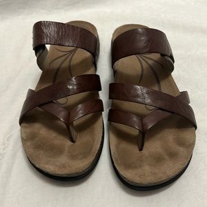 Abeo, Bryce, women’s, 9